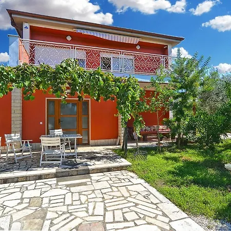 Apartment With Nice Terrace 684 Štinjan