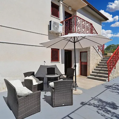 Apartment With Nice Terrace 684