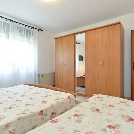 Apartment Apartment With Nice Terrace 684 Štinjan