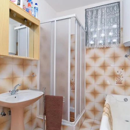 Apartament With Terrace 684 Štinjan