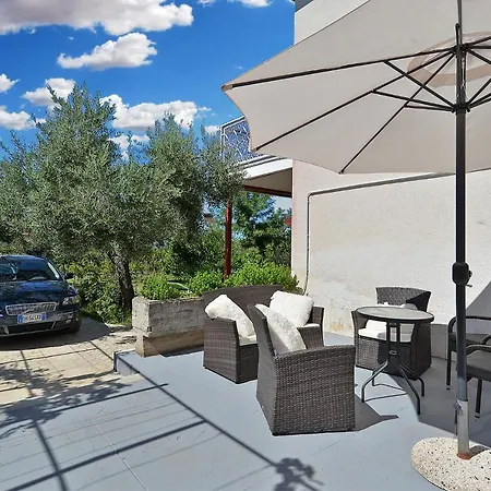 Apartment With Nice Terrace 684 Stinjan