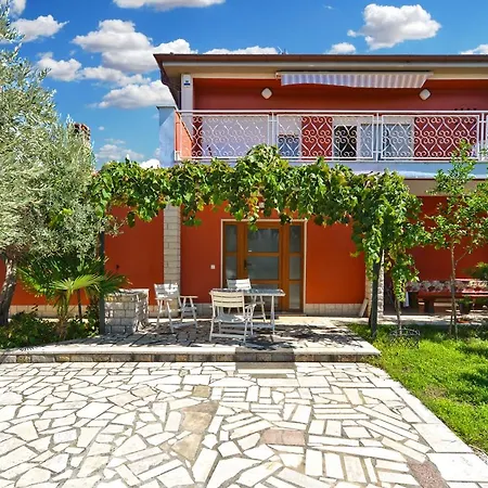 With Terrace 684 דירה