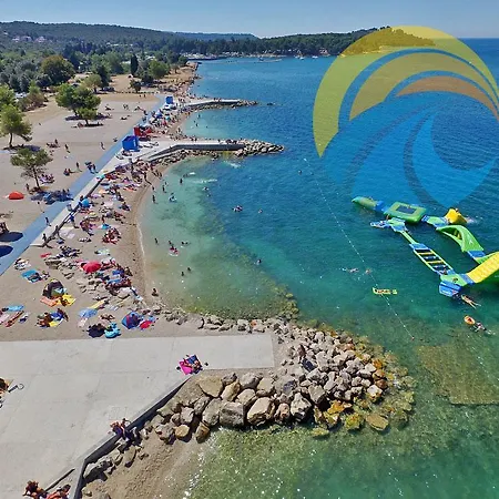 With Terrace 684 שטיניאן