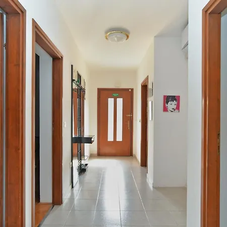 With Terrace 684 דירה שטיניאן