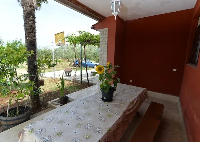 Apartment With Nice Terrace 684