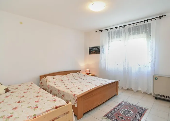 Apartment With Nice Terrace 684 Stinjan